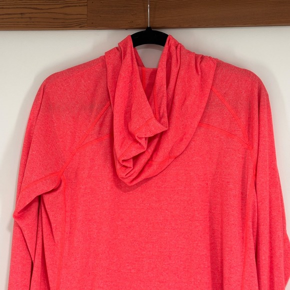 Under Armour Hoodie Womens Sz XL Pink Heatgear Lightweight Stretch Thumb Holes - Picture 2 of 8